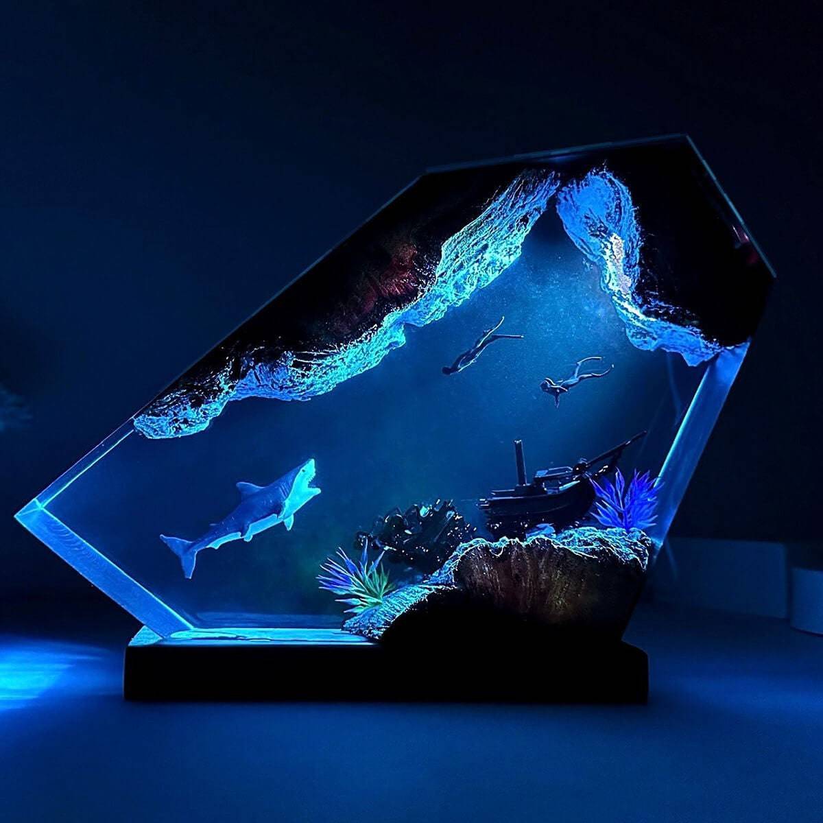 Great White Shark & Couple Diver Resin Night Light Christmas Gift - OPICRAFT