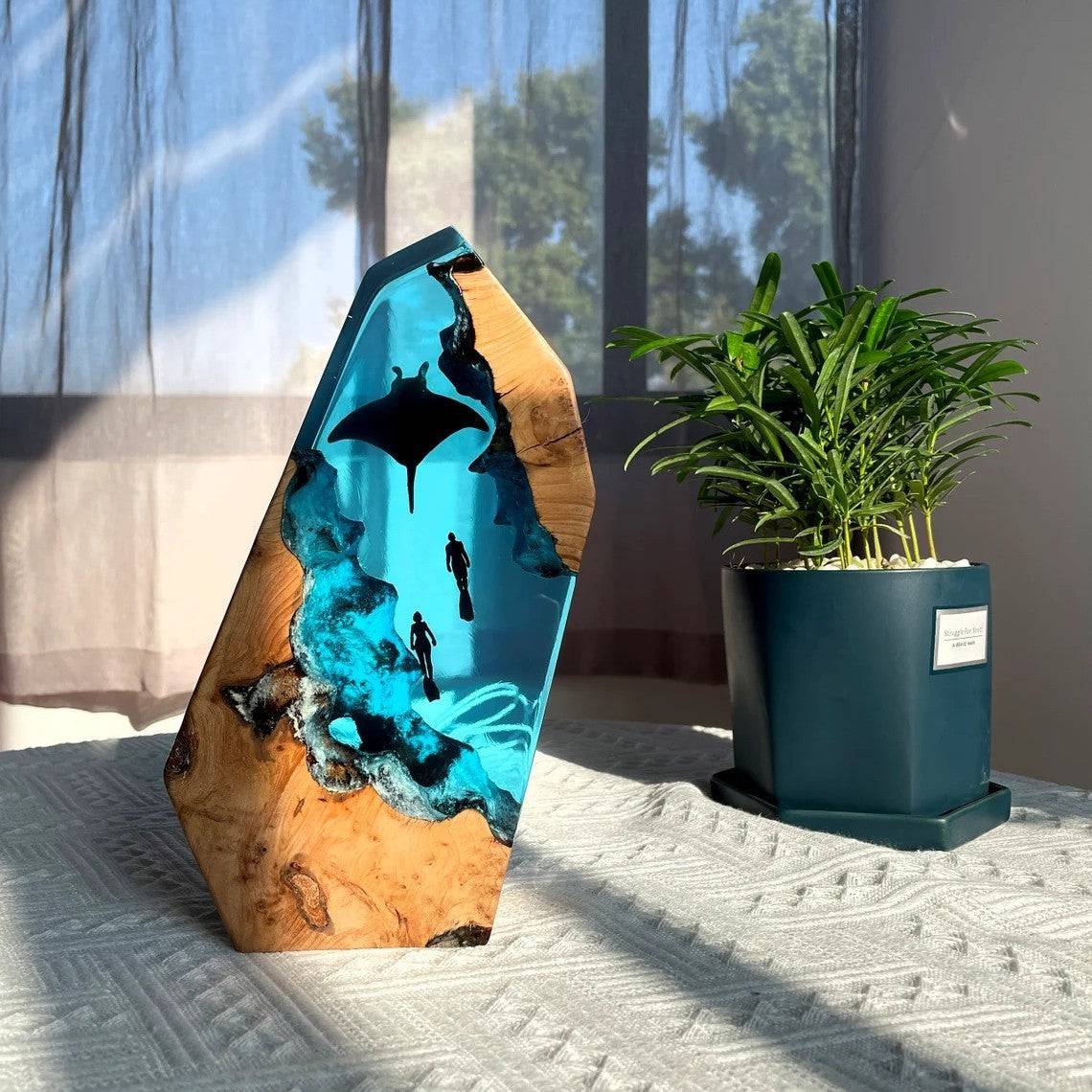 Manta Rays Couple Divers Resin Night Light - OPICRAFT
