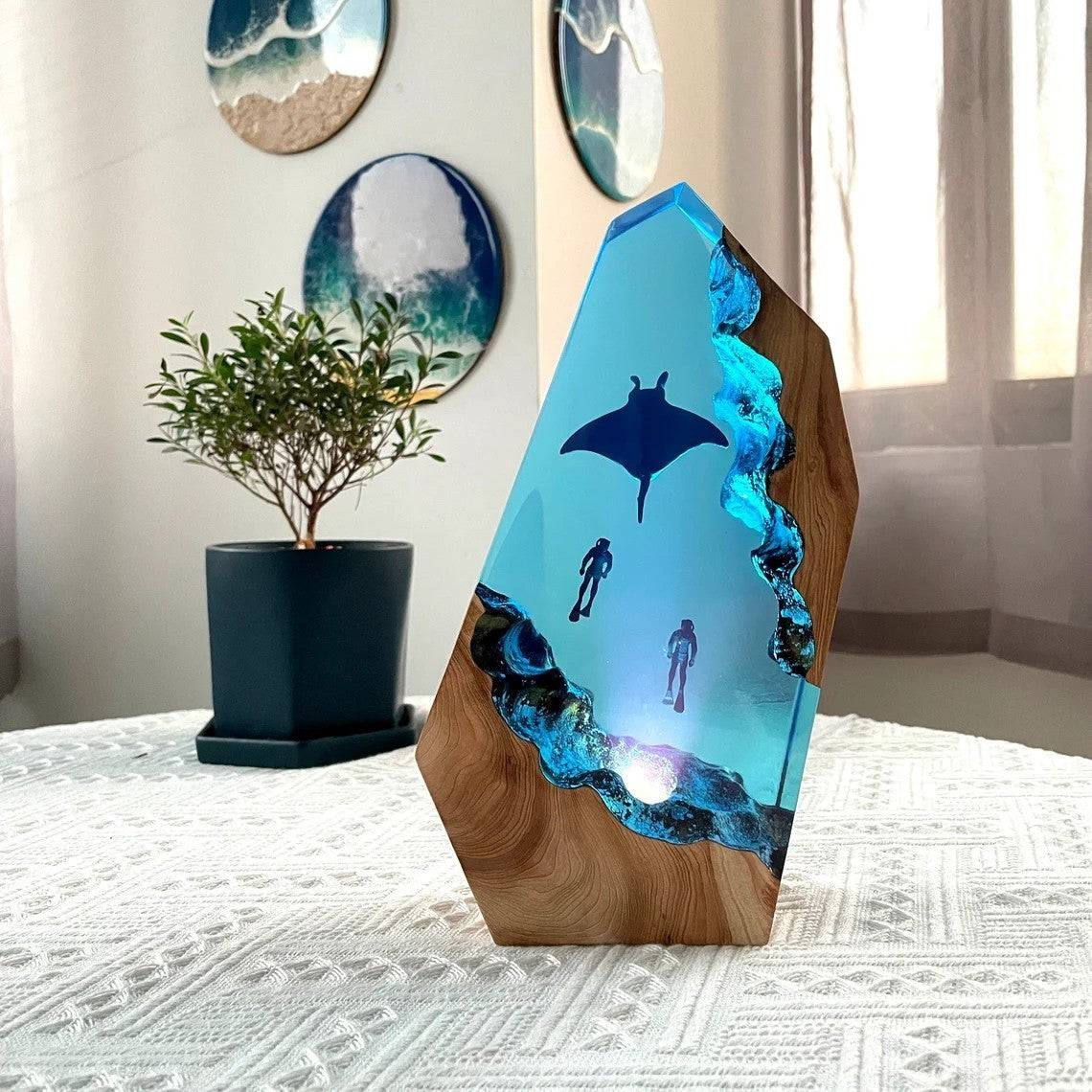 Manta Rays Couple Divers Resin Night Light - OPICRAFT 