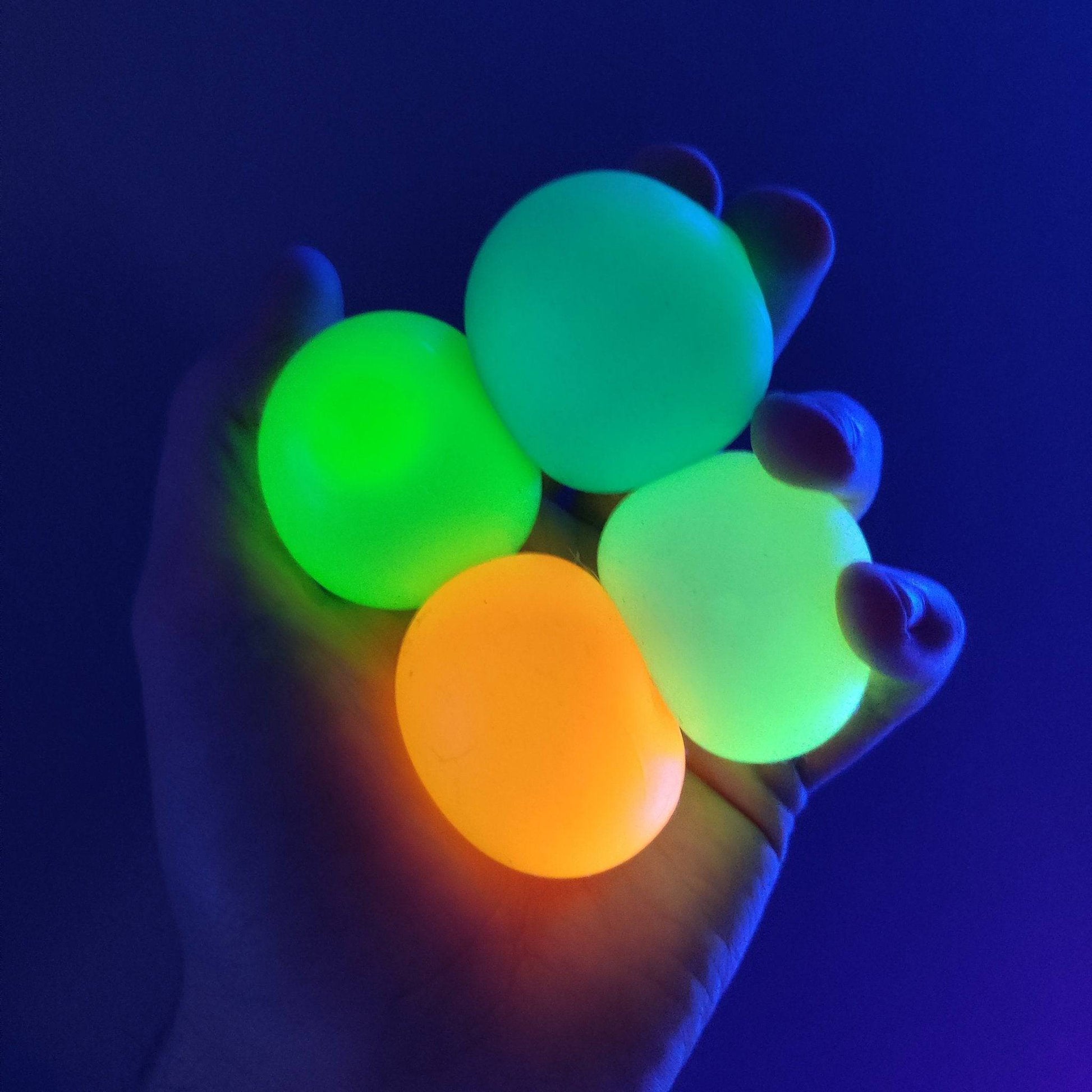 XLEDX™ Sticky Glowing Balls     (4 pcs) - BRIVLOX | Where Innovation Meets Style!